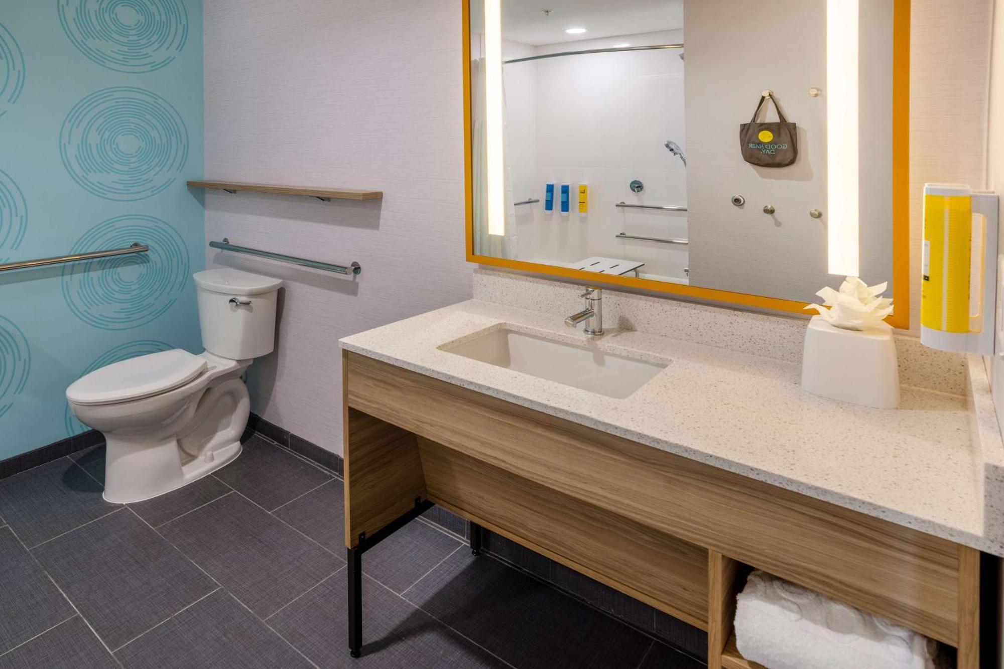 Tru By Hilton Pensacola Airport Medical Center Hotel Bagian luar foto